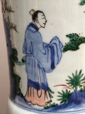 A Chinese wucai 'gu' vase with figurative design, Transitional period — photo 6