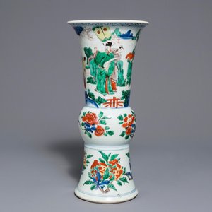 A Chinese wucai gu vase with figures, Shunzhi, Transitional period — 照片 1