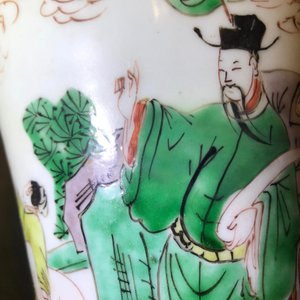 A Chinese wucai gu vase with figures, Shunzhi, Transitional period — 照片 14