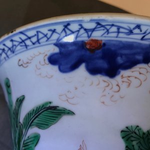 A Chinese wucai gu vase with figures, Shunzhi, Transitional period — 照片 16