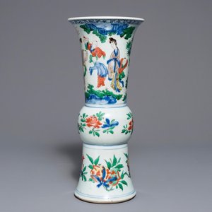 A Chinese wucai gu vase with figures, Shunzhi, Transitional period — photo 1