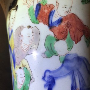 A Chinese wucai gu vase with figures, Shunzhi, Transitional period — photo 8