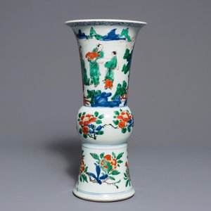 A Chinese wucai gu vase with figures, Shunzhi, Transitional period — 照片 2