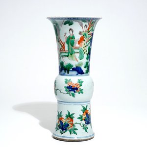 A Chinese wucai gu vase with figures, Shunzhi, Transitional period — photo 1