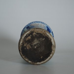 A Chinese wucai gu vase with figures, Shunzhi, Transitional period — photo 13