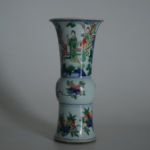 A Chinese wucai gu vase with figures, Shunzhi, Transitional period — photo 7