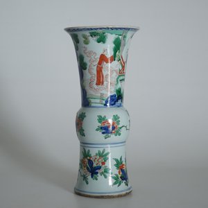 A Chinese wucai gu vase with figures, Shunzhi, Transitional period — photo 9