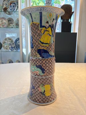 A Chinese wucai 'gu' vase with 'Guo Ziyi 郭子儀', Wanli mark, 19th C. — photo 2