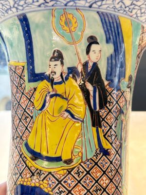 A Chinese wucai 'gu' vase with 'Guo Ziyi 郭子儀', Wanli mark, 19th C. — photo 8