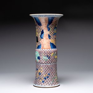 A Chinese wucai 'gu' vase with 'Guo Ziyi 郭子儀', Wanli mark, 19th C. — photo 3