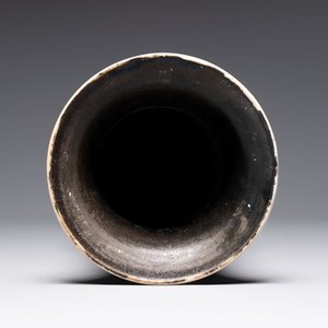 A Chinese wucai 'gu' vase with 'Guo Ziyi 郭子儀', Wanli mark, 19th C. — photo 5