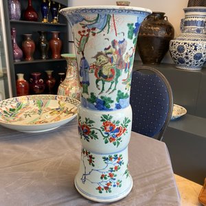 A Chinese wucai 'gu' vase with narrative design, Shunzhi — photo 7