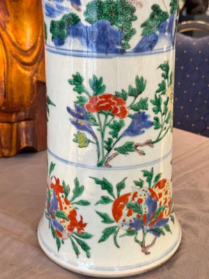 A Chinese wucai 'gu' vase with narrative design, Transitional period — photo 11