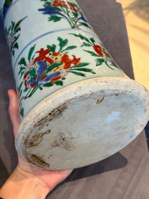 A Chinese wucai 'gu' vase with narrative design, Transitional period — photo 14