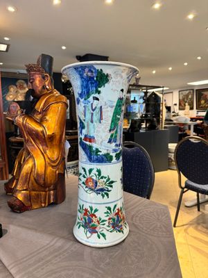 A Chinese wucai 'gu' vase with narrative design, Transitional period — photo 3