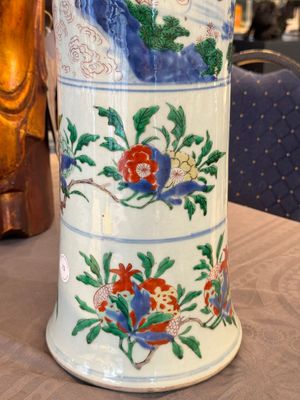 A Chinese wucai 'gu' vase with narrative design, Transitional period — photo 8