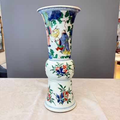 A Chinese wucai 'Gu' vase with Sanxing design — photo 5