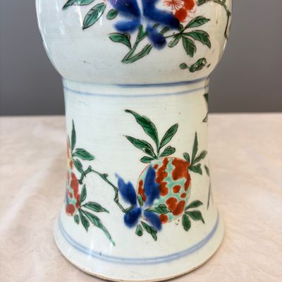 A Chinese wucai 'Gu' vase with Sanxing design — photo 7