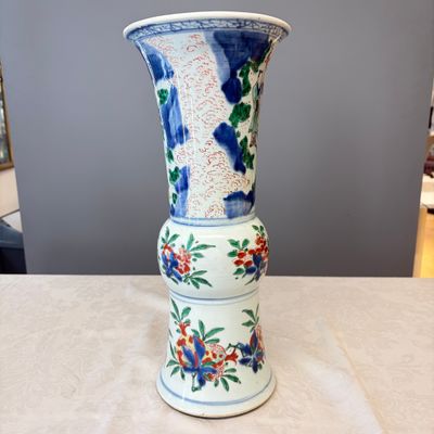 A Chinese wucai 'Gu' vase with Sanxing design — photo 8