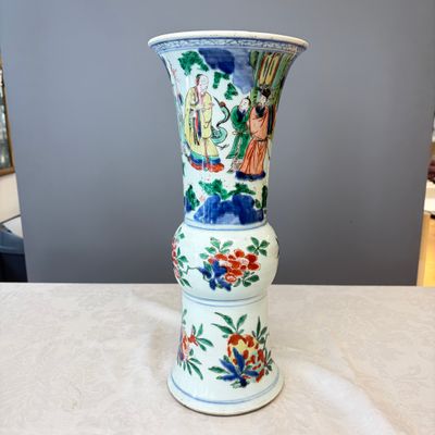 A Chinese wucai 'Gu' vase with Sanxing design — photo 1