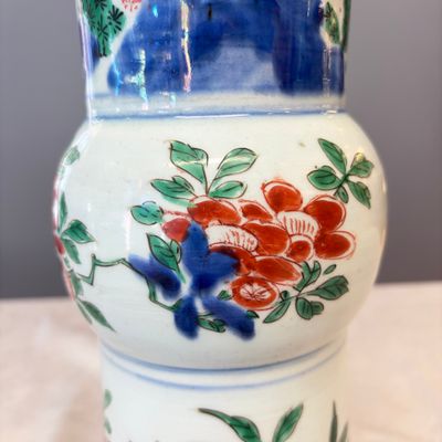 A Chinese wucai 'Gu' vase with Sanxing design — photo 3