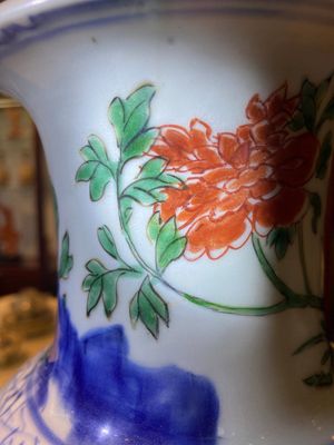 A Chinese wucai 'immortals' vase, Transitional period — 照片 13