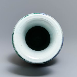 A Chinese wucai 'immortals' vase, Transitional period — 照片 5