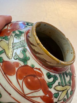 A Chinese wucai jar and cover, a famille verte vase, a dish and three plates, Kangxi — photo 26