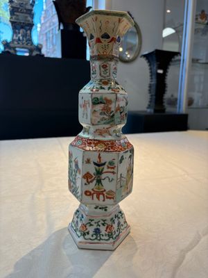 A Chinese wucai jar and cover, a famille verte vase, a dish and three plates, Kangxi — photo 5