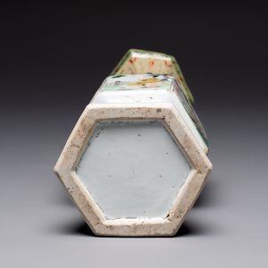 A Chinese wucai jar and cover, a famille verte vase, a dish and three plates, Kangxi — photo 13