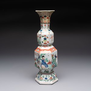 A Chinese wucai jar and cover, a famille verte vase, a dish and three plates, Kangxi — photo 6