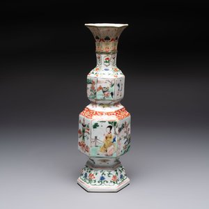 A Chinese wucai jar and cover, a famille verte vase, a dish and three plates, Kangxi — photo 9