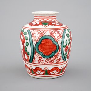 Un petit vase chinois au décor wucai, décor de cerfs, Dynastie Ming — photo 3