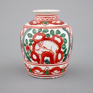 Un petit vase chinois au décor wucai, décor de cerfs, Dynastie Ming — photo 4