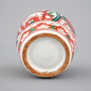 Un petit vase chinois au décor wucai, décor de cerfs, Dynastie Ming — photo 7
