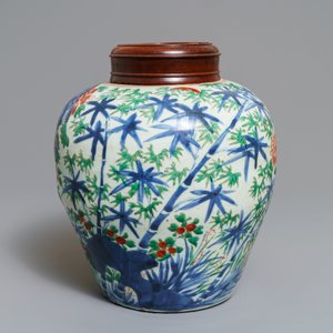 A Chinese wucai jar with floral design, Transitional period — 照片 2