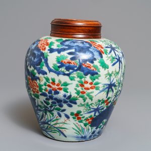 A Chinese wucai jar with floral design, Transitional period — 照片 3