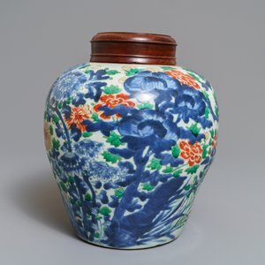 A Chinese wucai jar with floral design, Transitional period — 照片 4