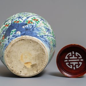A Chinese wucai jar with floral design, Transitional period — 照片 6