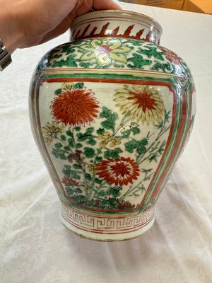 A Chinese wucai 'Landscapes and Flowers' vase, Transitional period — photo 3