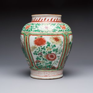 A Chinese wucai 'Landscapes and Flowers' vase, Transitional period — photo 4