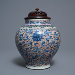 A Chinese wucai 'lotus scroll' jar with wooden cover and stand, Transitional period — 照片 2