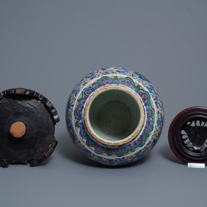 A Chinese wucai 'lotus scroll' jar with wooden cover and stand, Transitional period — 照片 7