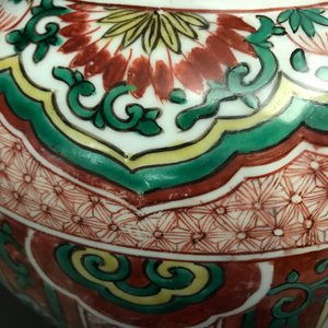 A Chinese wucai ‘mythical beasts’ vase and cover, Transitional period — 照片 17