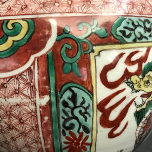 A Chinese wucai ‘mythical beasts’ vase and cover, Transitional period — 照片 18