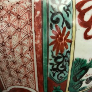 A Chinese wucai ‘mythical beasts’ vase and cover, Transitional period — 照片 19