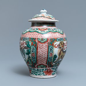 A Chinese wucai ‘mythical beasts’ vase and cover, Transitional period — 照片 2