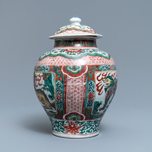 A Chinese wucai ‘mythical beasts’ vase and cover, Transitional period — 照片 6