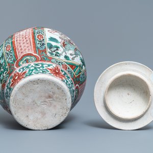 A Chinese wucai ‘mythical beasts’ vase and cover, Transitional period — 照片 8