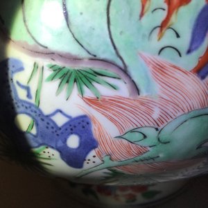 A Chinese wucai ‘mythical beasts’ vase and cover, Transitional period — 照片 18